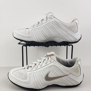 Nike Womens Musique Dance Cheer White Training Shoes Sz 6.5